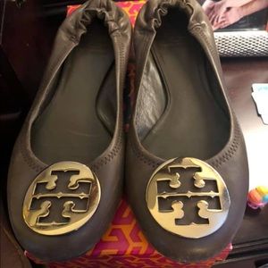 Tori Burch reva. Size 9 taupe